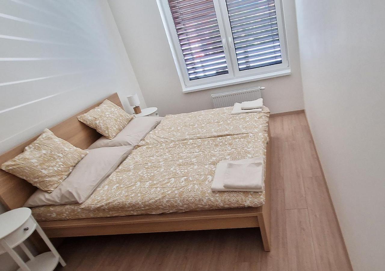 New Cozy 2 Room Pink Apartment Bratislava 059 Exterior foto